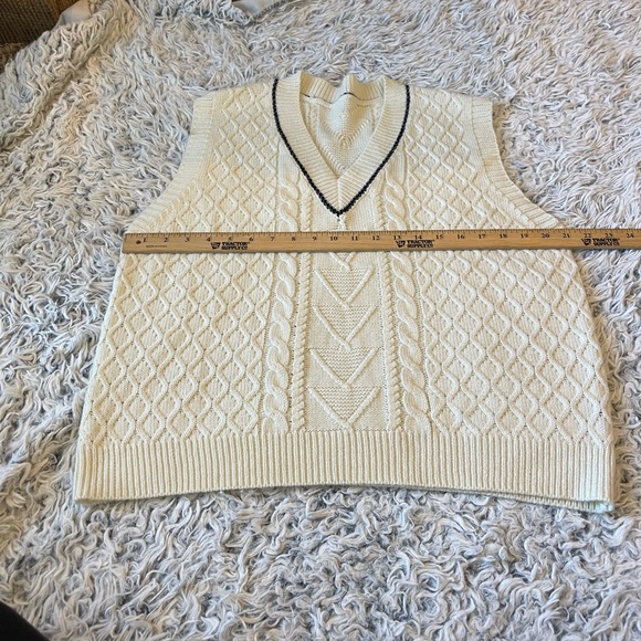 Unbranded soft scream cable knit sweater vest - Picture 5 of 5